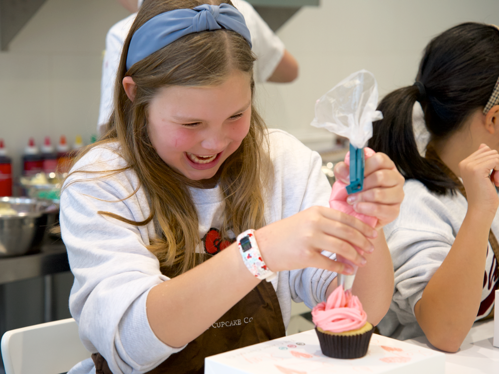 Kids' Christmas Cupcake Decorating Class